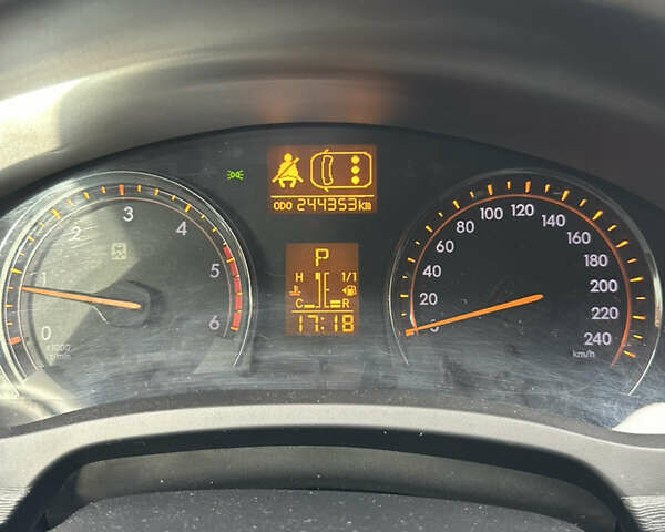 Серый Тойота Авенсис, объемом двигателя 2.23 л и пробегом 244 тыс. км за 8900 $, фото 12 на Automoto.ua