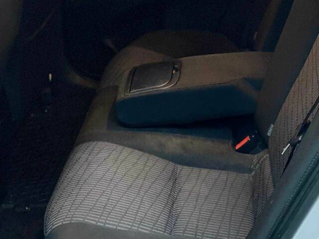 Серый Тойота Авенсис, объемом двигателя 2 л и пробегом 200 тыс. км за 9490 $, фото 22 на Automoto.ua