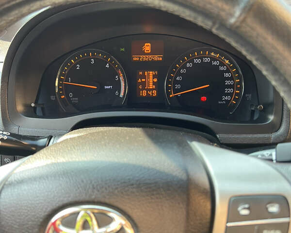 Серый Тойота Авенсис, объемом двигателя 2.2 л и пробегом 233 тыс. км за 8990 $, фото 11 на Automoto.ua
