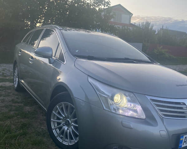 Серый Тойота Авенсис, объемом двигателя 2 л и пробегом 290 тыс. км за 9300 $, фото 1 на Automoto.ua