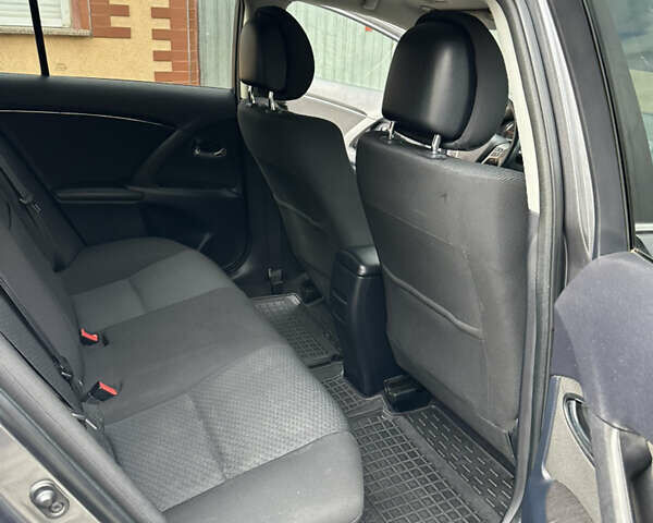 Серый Тойота Авенсис, объемом двигателя 2.23 л и пробегом 244 тыс. км за 8900 $, фото 18 на Automoto.ua