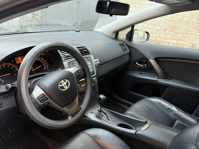 Серый Тойота Авенсис, объемом двигателя 1.8 л и пробегом 230 тыс. км за 8850 $, фото 6 на Automoto.ua