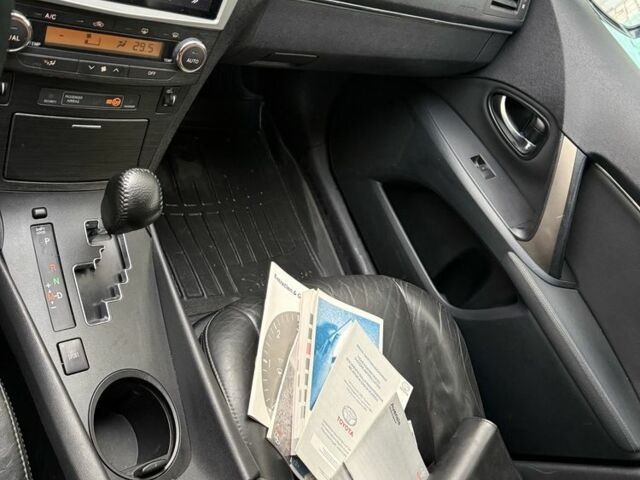 Серый Тойота Авенсис, объемом двигателя 1.8 л и пробегом 230 тыс. км за 8850 $, фото 1 на Automoto.ua