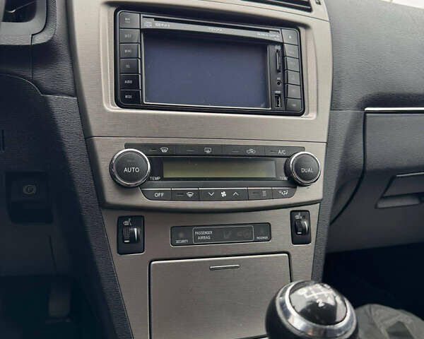 Серый Тойота Авенсис, объемом двигателя 2 л и пробегом 240 тыс. км за 9650 $, фото 10 на Automoto.ua