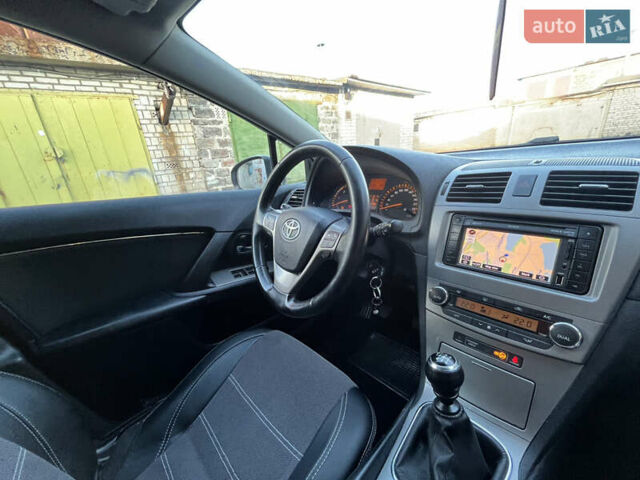Серый Тойота Авенсис, объемом двигателя 2 л и пробегом 247 тыс. км за 9700 $, фото 10 на Automoto.ua