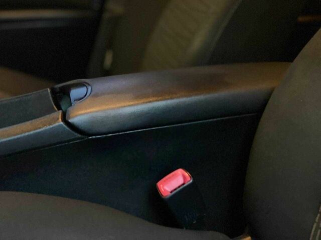 Серый Тойота Авенсис, объемом двигателя 2 л и пробегом 200 тыс. км за 9490 $, фото 19 на Automoto.ua