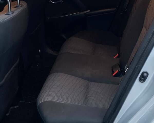 Серый Тойота Авенсис, объемом двигателя 1.99 л и пробегом 200 тыс. км за 9490 $, фото 41 на Automoto.ua