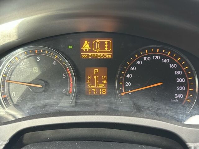 Сірий Тойота Авенсіс, об'ємом двигуна 2.2 л та пробігом 244 тис. км за 8750 $, фото 12 на Automoto.ua