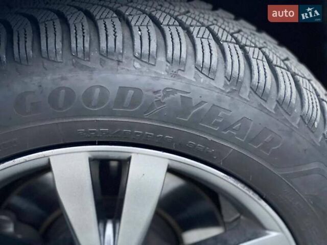 Серый Тойота Авенсис, объемом двигателя 1.99 л и пробегом 200 тыс. км за 9490 $, фото 3 на Automoto.ua