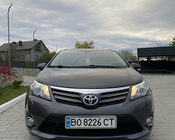 Серый Тойота Авенсис, объемом двигателя 2 л и пробегом 258 тыс. км за 9700 $, фото 2 на Automoto.ua