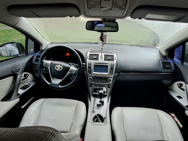 Серый Тойота Авенсис, объемом двигателя 2.2 л и пробегом 290 тыс. км за 4800 $, фото 3 на Automoto.ua