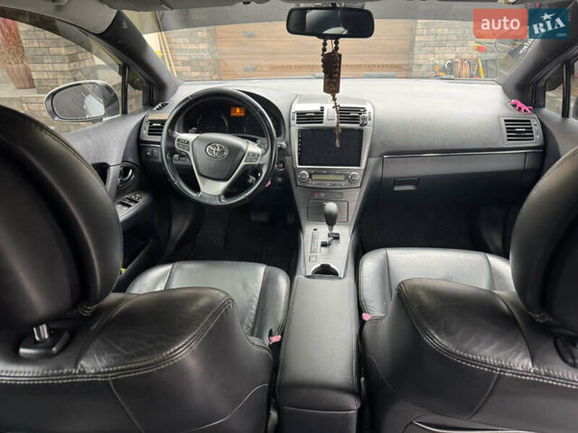 Серый Тойота Авенсис, объемом двигателя 2.2 л и пробегом 243 тыс. км за 9400 $, фото 11 на Automoto.ua