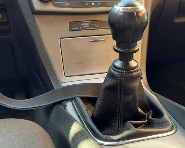 Серый Тойота Авенсис, объемом двигателя 2.2 л и пробегом 233 тыс. км за 8990 $, фото 13 на Automoto.ua