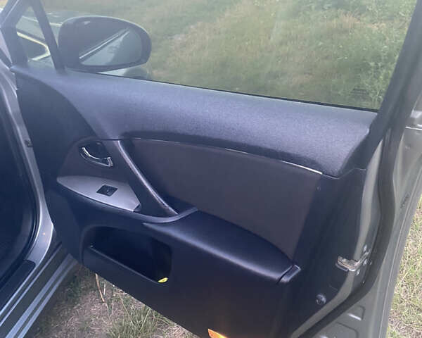 Серый Тойота Авенсис, объемом двигателя 2 л и пробегом 290 тыс. км за 9300 $, фото 15 на Automoto.ua