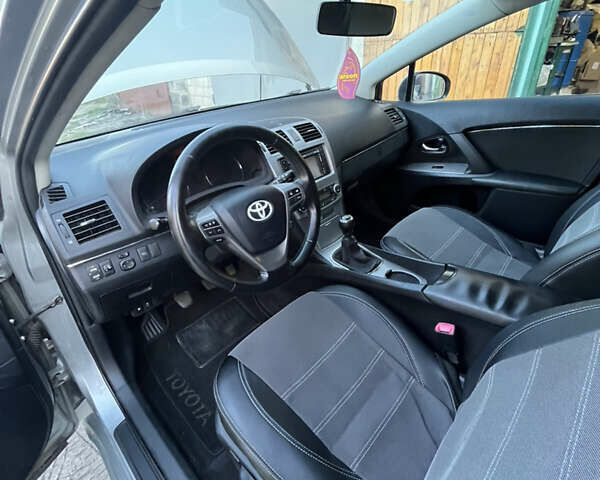 Серый Тойота Авенсис, объемом двигателя 2 л и пробегом 247 тыс. км за 9700 $, фото 11 на Automoto.ua