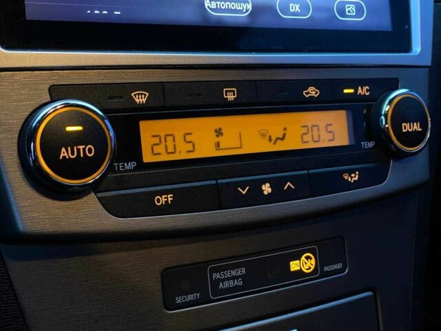 Серый Тойота Авенсис, объемом двигателя 2 л и пробегом 200 тыс. км за 9490 $, фото 17 на Automoto.ua