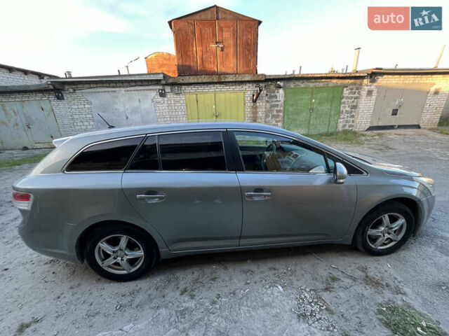 Серый Тойота Авенсис, объемом двигателя 2 л и пробегом 247 тыс. км за 9700 $, фото 2 на Automoto.ua