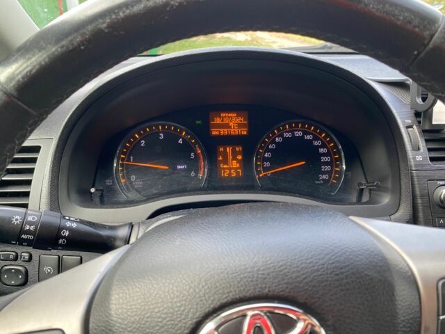 Серый Тойота Авенсис, объемом двигателя 2.2 л и пробегом 335 тыс. км за 9500 $, фото 14 на Automoto.ua