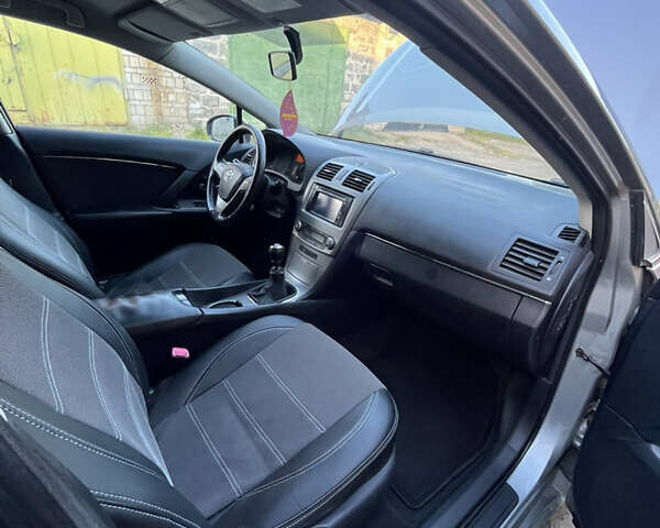 Серый Тойота Авенсис, объемом двигателя 2 л и пробегом 247 тыс. км за 9700 $, фото 12 на Automoto.ua