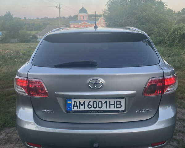 Серый Тойота Авенсис, объемом двигателя 2 л и пробегом 290 тыс. км за 9300 $, фото 3 на Automoto.ua