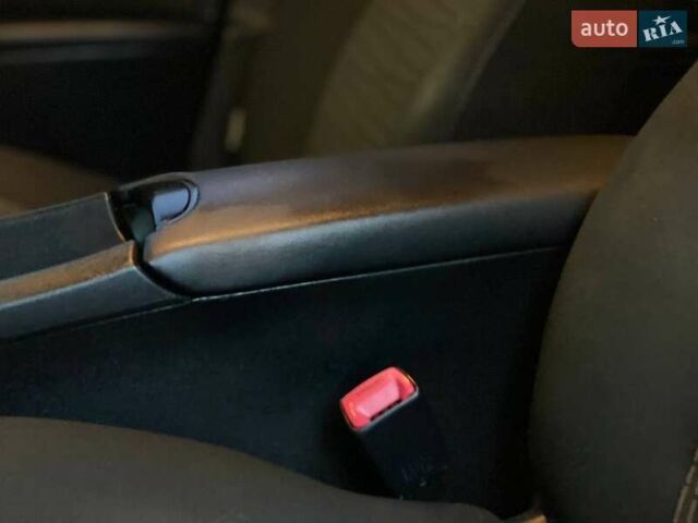 Серый Тойота Авенсис, объемом двигателя 1.99 л и пробегом 200 тыс. км за 9490 $, фото 37 на Automoto.ua