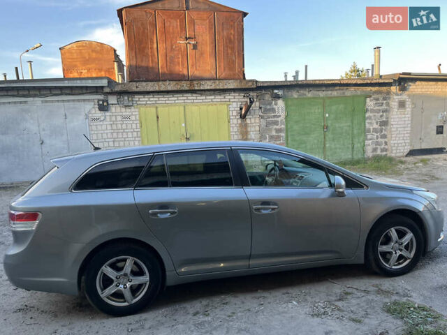 Серый Тойота Авенсис, объемом двигателя 2 л и пробегом 247 тыс. км за 9700 $, фото 4 на Automoto.ua