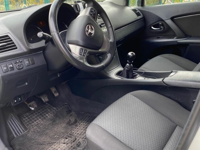 Серый Тойота Авенсис, объемом двигателя 2.2 л и пробегом 335 тыс. км за 9500 $, фото 11 на Automoto.ua