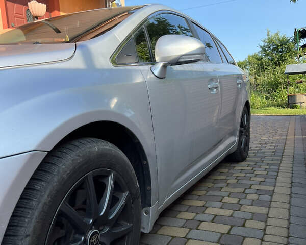 Серый Тойота Авенсис, объемом двигателя 2.2 л и пробегом 233 тыс. км за 8990 $, фото 3 на Automoto.ua