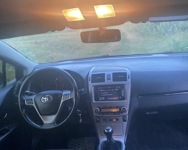 Серый Тойота Авенсис, объемом двигателя 2 л и пробегом 290 тыс. км за 9300 $, фото 13 на Automoto.ua
