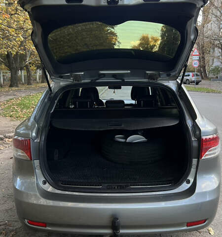 Сірий Тойота Авенсіс, об'ємом двигуна 2 л та пробігом 315 тис. км за 10500 $, фото 11 на Automoto.ua