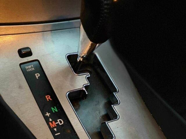 Серый Тойота Авенсис, объемом двигателя 2 л и пробегом 200 тыс. км за 9490 $, фото 18 на Automoto.ua