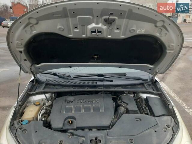 Сірий Тойота Авенсіс, об'ємом двигуна 2 л та пробігом 217 тис. км за 11000 $, фото 3 на Automoto.ua