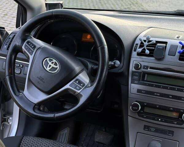 Серый Тойота Авенсис, объемом двигателя 1.8 л и пробегом 312 тыс. км за 8200 $, фото 10 на Automoto.ua