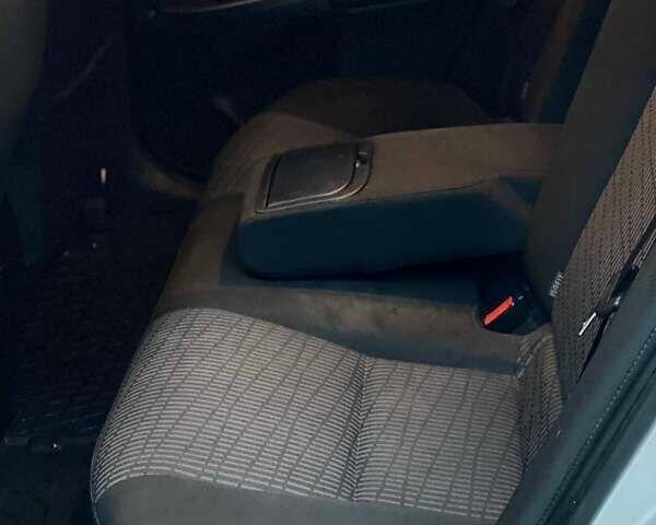 Серый Тойота Авенсис, объемом двигателя 1.99 л и пробегом 200 тыс. км за 9490 $, фото 44 на Automoto.ua