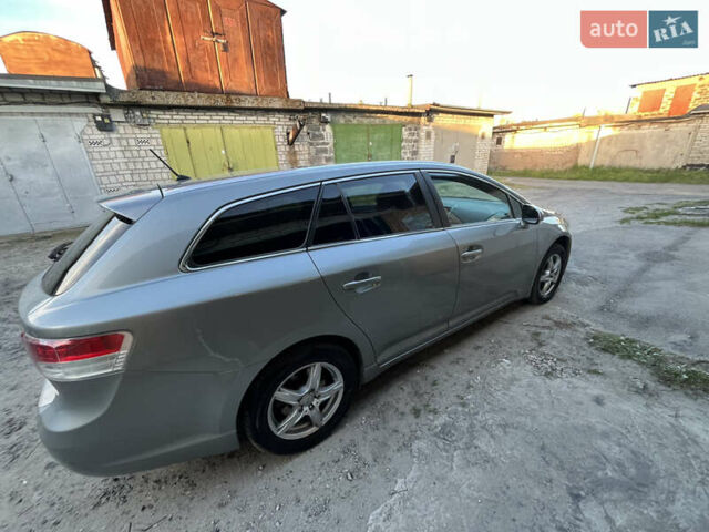 Серый Тойота Авенсис, объемом двигателя 2 л и пробегом 247 тыс. км за 9700 $, фото 1 на Automoto.ua