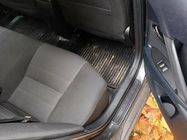 Серый Тойота Авенсис, объемом двигателя 1.8 л и пробегом 202 тыс. км за 9300 $, фото 5 на Automoto.ua