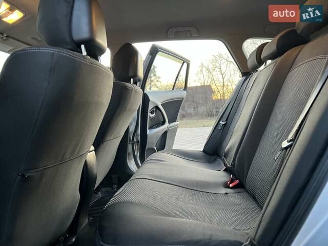 Сірий Тойота Авенсіс, об'ємом двигуна 2 л та пробігом 379 тис. км за 7850 $, фото 35 на Automoto.ua