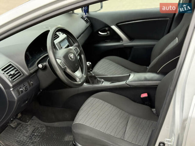 Серый Тойота Авенсис, объемом двигателя 2 л и пробегом 243 тыс. км за 8450 $, фото 7 на Automoto.ua