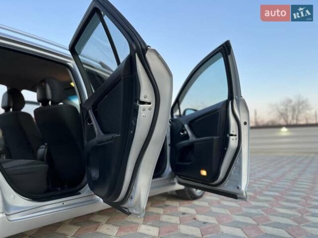 Сірий Тойота Авенсіс, об'ємом двигуна 2 л та пробігом 379 тис. км за 7850 $, фото 39 на Automoto.ua