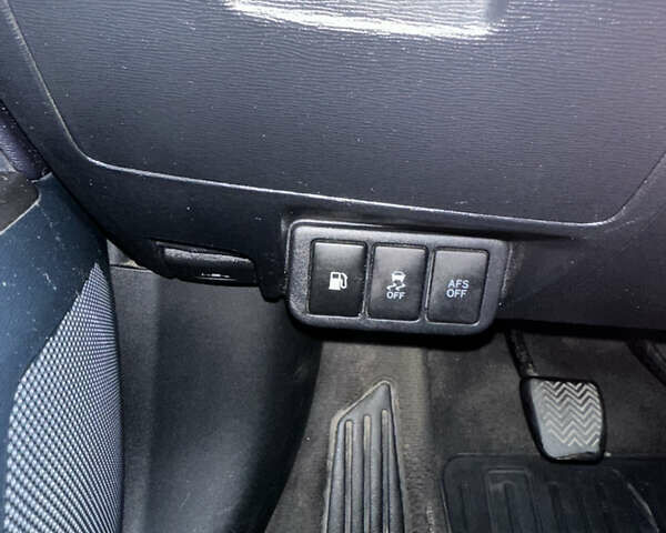 Серый Тойота Авенсис, объемом двигателя 1.99 л и пробегом 248 тыс. км за 12200 $, фото 34 на Automoto.ua