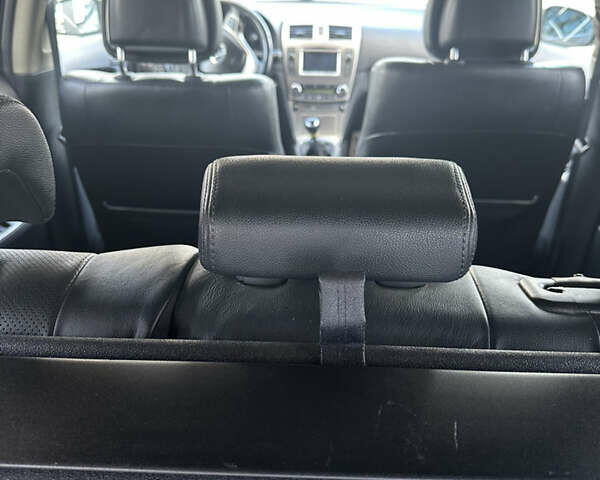 Серый Тойота Авенсис, объемом двигателя 1.99 л и пробегом 248 тыс. км за 12200 $, фото 14 на Automoto.ua