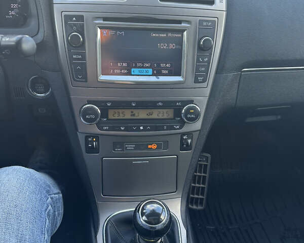 Серый Тойота Авенсис, объемом двигателя 1.99 л и пробегом 248 тыс. км за 12200 $, фото 21 на Automoto.ua