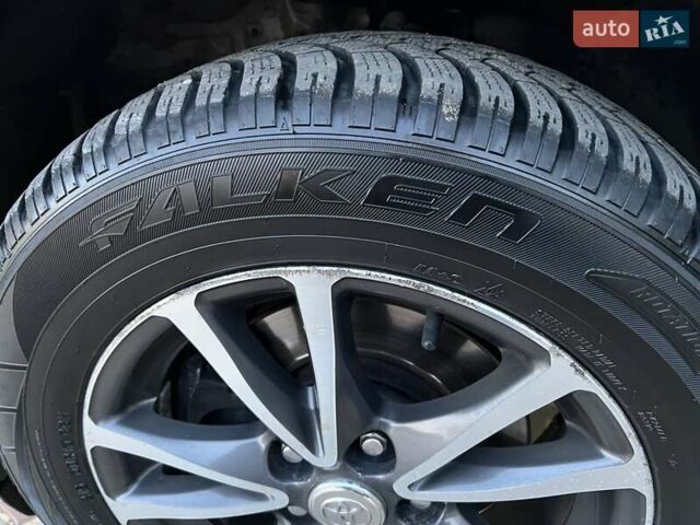 Сірий Тойота Авенсіс, об'ємом двигуна 2 л та пробігом 379 тис. км за 7850 $, фото 48 на Automoto.ua