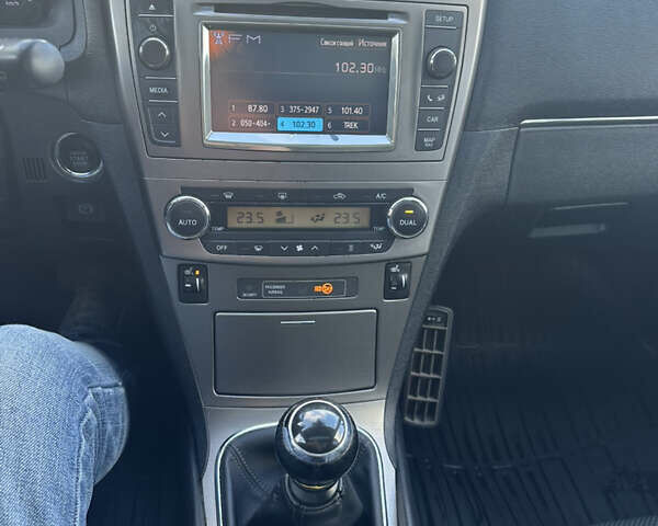 Серый Тойота Авенсис, объемом двигателя 1.99 л и пробегом 248 тыс. км за 12200 $, фото 20 на Automoto.ua