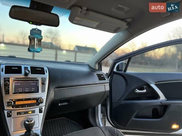 Сірий Тойота Авенсіс, об'ємом двигуна 2 л та пробігом 379 тис. км за 7850 $, фото 44 на Automoto.ua