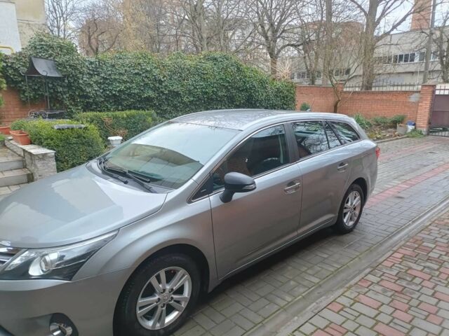 Серый Тойота Авенсис, объемом двигателя 2 л и пробегом 193 тыс. км за 11200 $, фото 2 на Automoto.ua