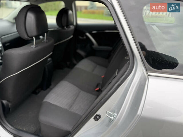 Серый Тойота Авенсис, объемом двигателя 2 л и пробегом 243 тыс. км за 8450 $, фото 12 на Automoto.ua