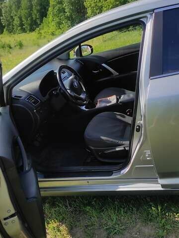 Сірий Тойота Авенсіс, об'ємом двигуна 2 л та пробігом 260 тис. км за 10600 $, фото 1 на Automoto.ua