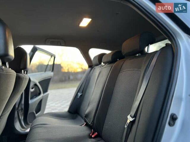 Сірий Тойота Авенсіс, об'ємом двигуна 2 л та пробігом 379 тис. км за 7850 $, фото 36 на Automoto.ua