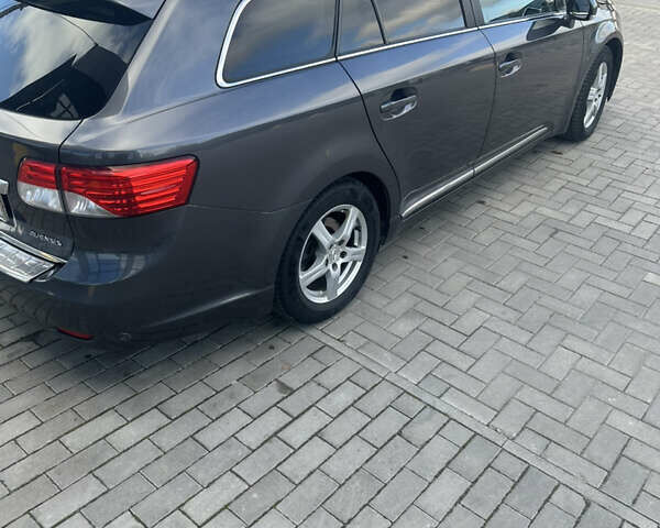 Серый Тойота Авенсис, объемом двигателя 1.99 л и пробегом 248 тыс. км за 12200 $, фото 3 на Automoto.ua